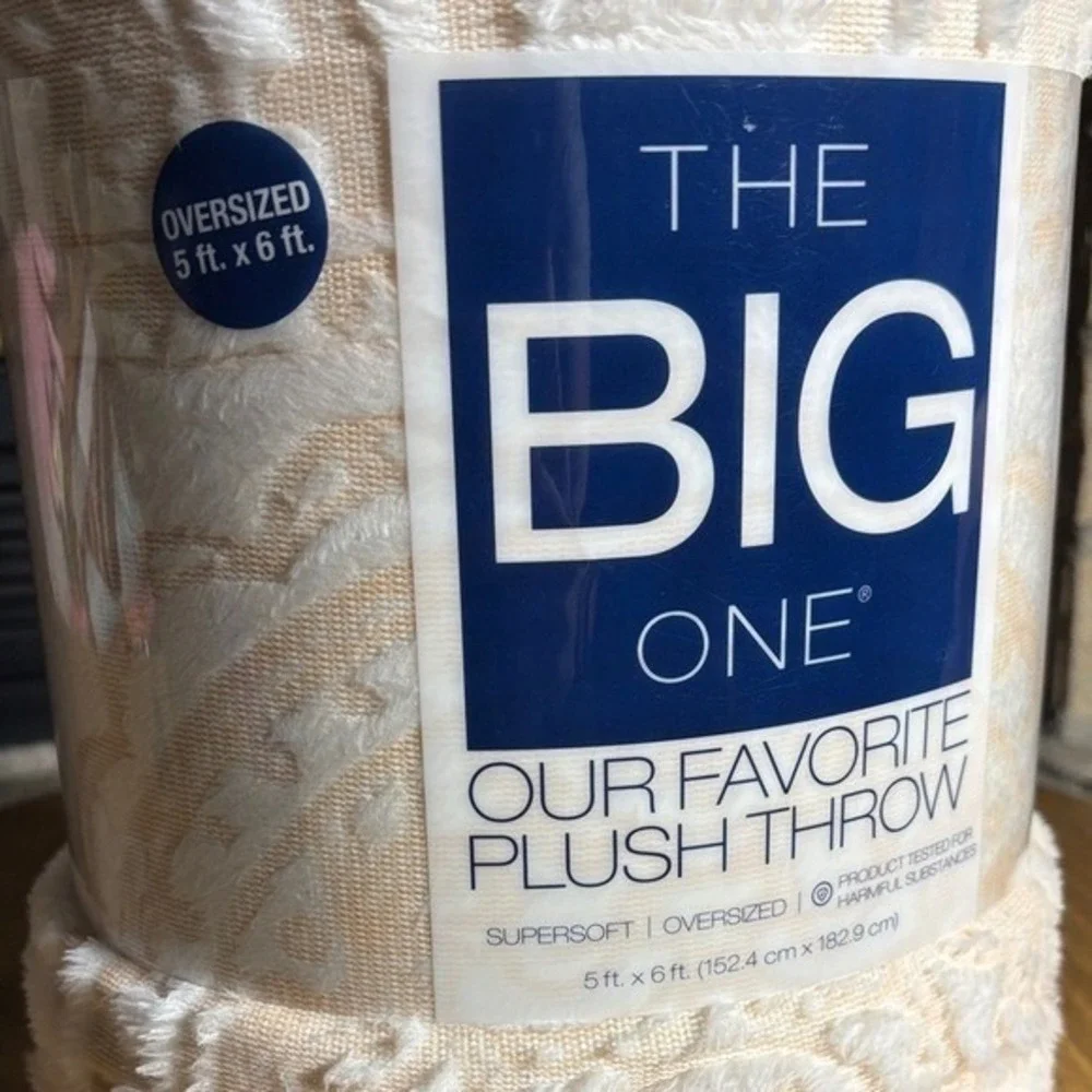 The Big One Frosted Lace Design Cream Oversized Plush Throw Blanket 5'x 6' NEW